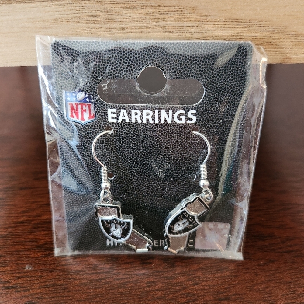 🏈 Rare Find! Brand New NFL Raiders‎ Earrings (California Era) 🖤 Silver & Black